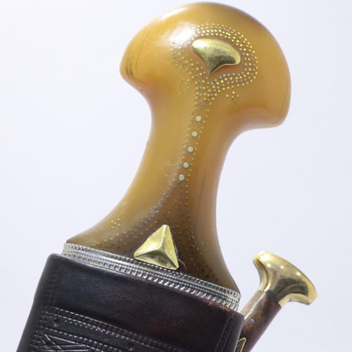 جنبية نجراني حك زراف مكعب مقاس كبير