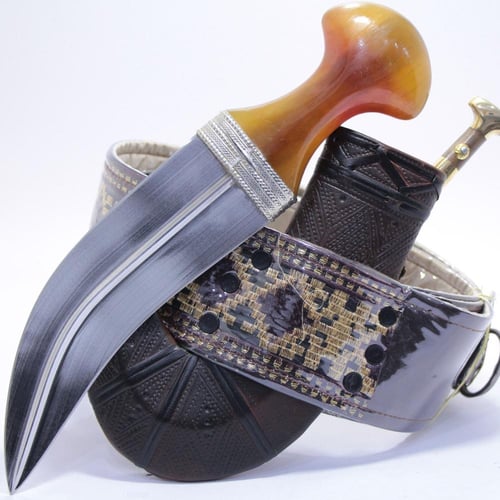 جنبية نجراني حك زراف مكعب مقاس كبير