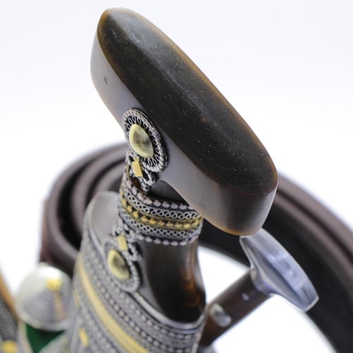 خنجر مقاس5 صب معدن مرشوش فضة الراس قرن طبيعي