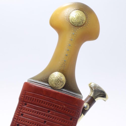 جنبية نجراني حك زراف مكعب مقاس كبير