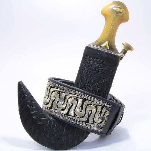 جنبية نجراني حك زراف مكعب مقاس كبير