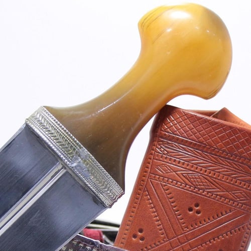 جنبية نجراني حك زراف مكعب مقاس كبير