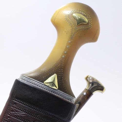 جنبية نجراني حك زراف مكعب مقاس كبير