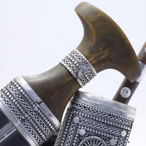 خنجر الراس قرن طبيعي سيال قصة عماني مقاس 5معدن مطل...