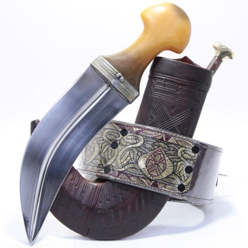 جنبية نجراني حك زراف مكعب مقاس كبير