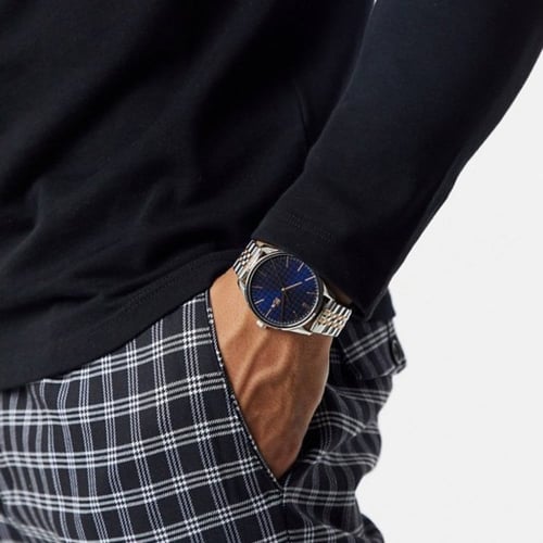 ساعة لاكوست