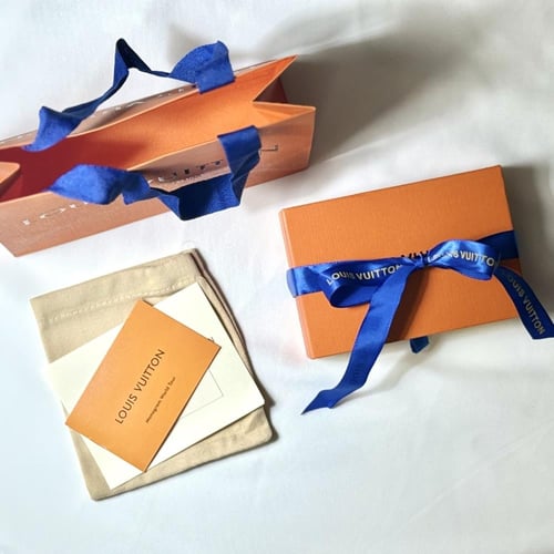 طقم لويس فيتون - شامل الملحقات