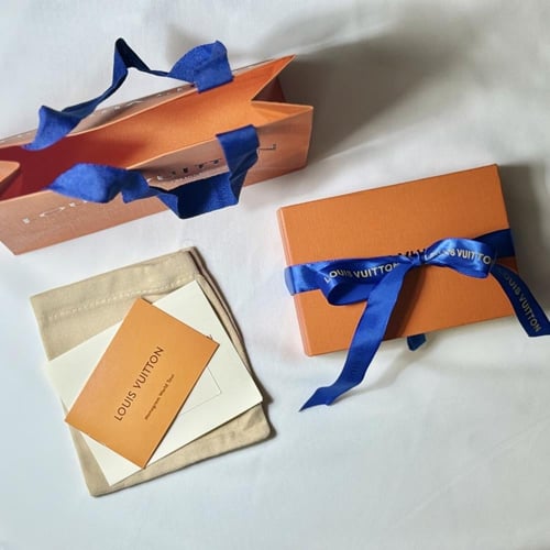 اسوارة لويس فيتون LV - شامل الملحقات