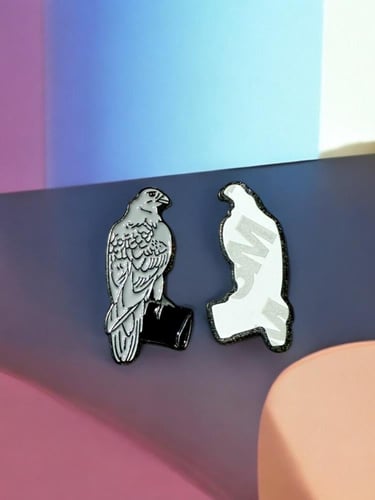 ستيكر لاصق معدني للجوال - الصقر