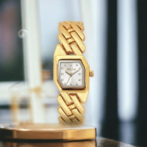 ساعه نسائيه مربعه ذهبي ميناء فضي