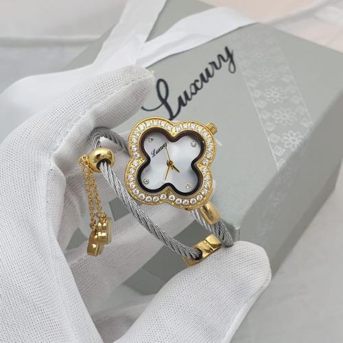 ساعة نسائية فان كليف أسواره فصوص لونين ميناء فضي