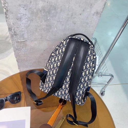 حقيبة ظهر نسائية