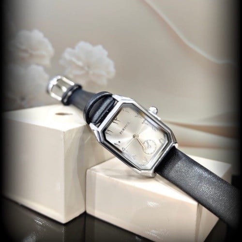 ساعه نسائيه فيريوس جلد اسود ذهبي ميناء فضي