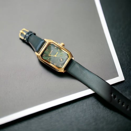 ساعه نسائيه فيريوس جلد اخصر ميناء ذهبي ميناء اخضر