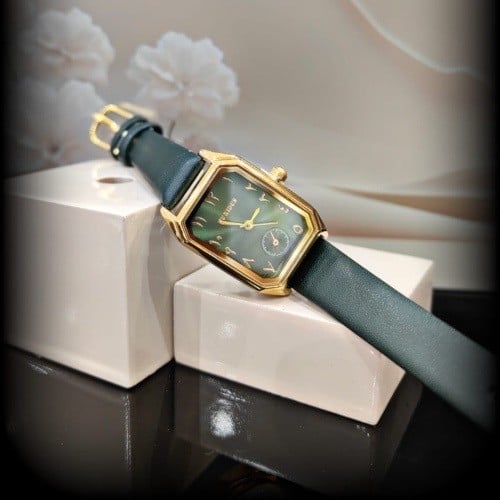 ساعه نسائيه فيريوس جلد اخصر ميناء ذهبي ميناء اخضر