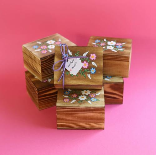 صندوق خشبي برسم يدوي مع بخور فاخر