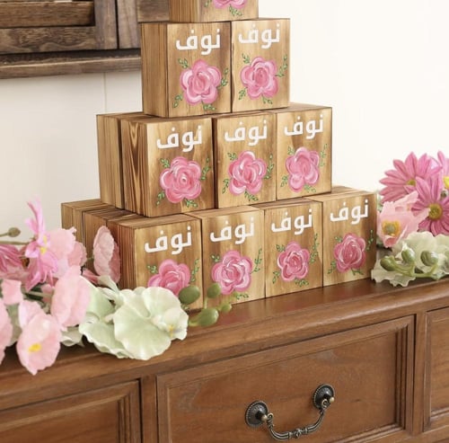 صندوق خشبي برسم يدوي