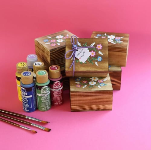 صندوق خشبي برسم يدوي مع بخور فاخر