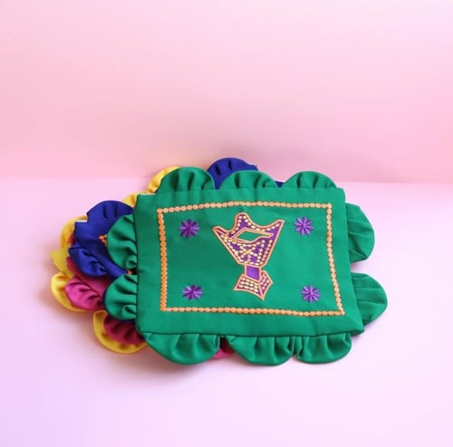 كيس مخدة مطرز – توزيعة العيد بلمسات راقية