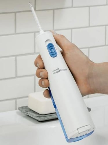 جهاز تنظيف الأسنان المائي من واتربيك لاسلكي محمول...