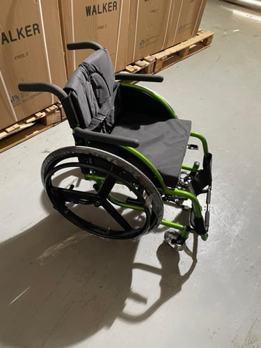 كرسي متحرك رياضي نشط KY721L من بي كير | ألومنيوم خ...