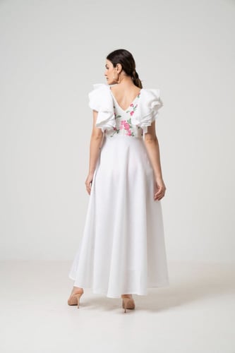 فستان لنن مطرز من عند الصدر