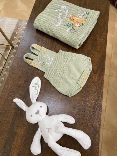 Green baby set embroidered