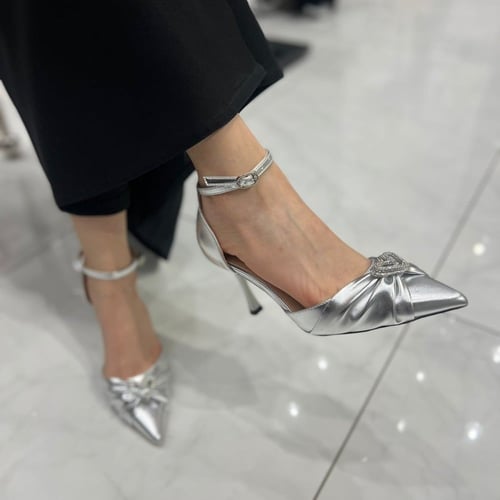 كعب عالي ببروش قلب