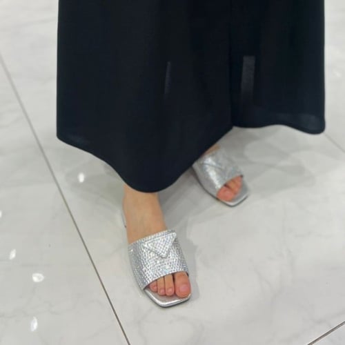 صندل أنيق بكعب صغير