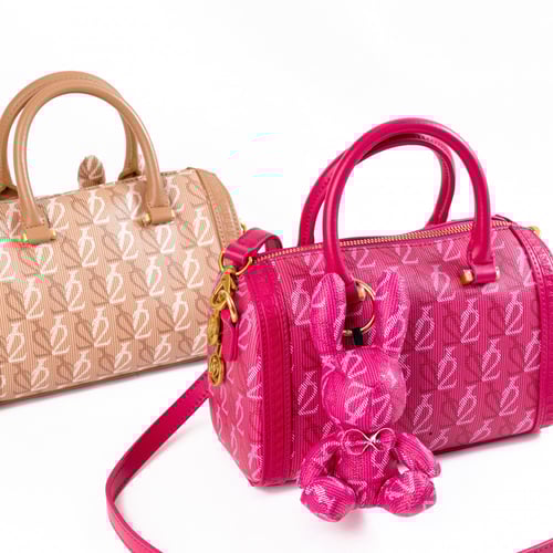 شنطة واسعة مع ميدالية ارنب