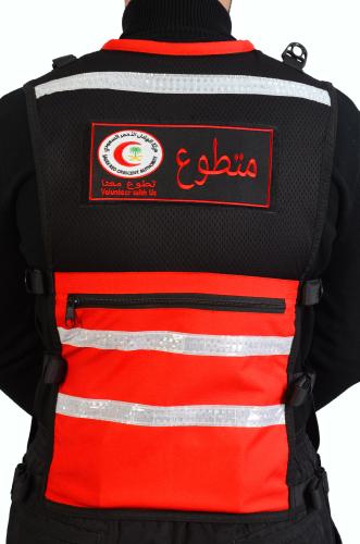 5 ستر لمتطوعي الهلال الأحمر بسعر 4 ستر عرض لفترة م...