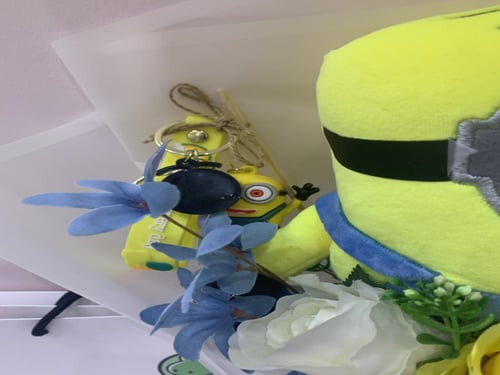 باقة مينيونز + تعليقة