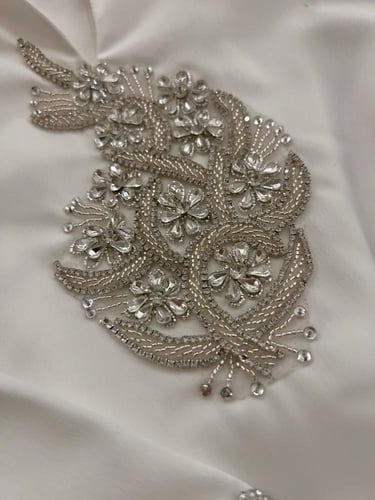 طقم كريب ستان ابيض