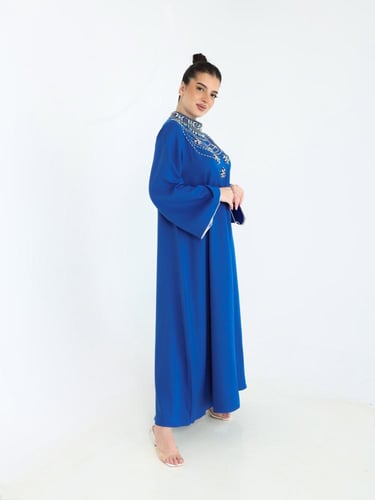 جلابية كريب نيلي بشغل يدوي وأكمام واسعة