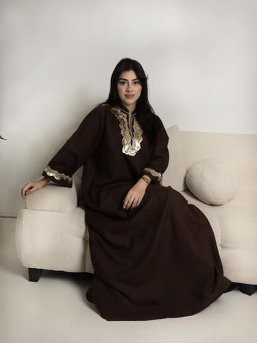 جلابيه لينون بني غامق بذهبي