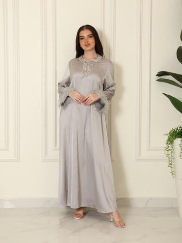 جلابية وردي - رمادي بالريش