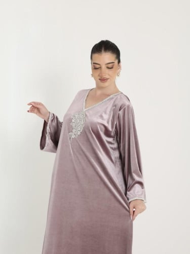 جلابيه مخمل وردي نود بتطريز كريستال