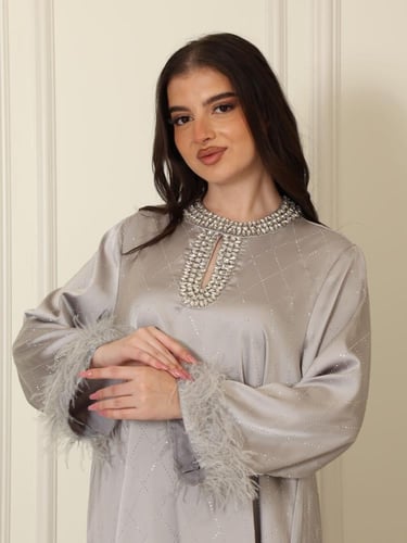 جلابية وردي - رمادي بالريش