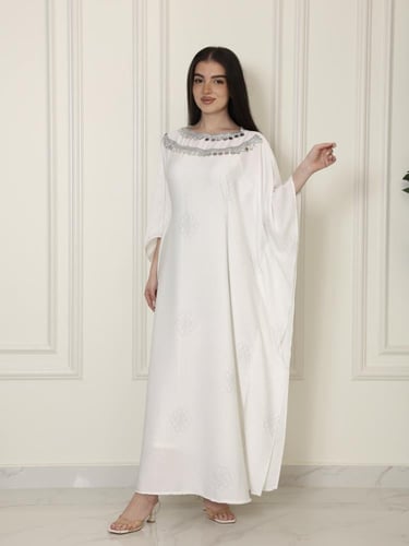 جلابية فراشه بيضاء