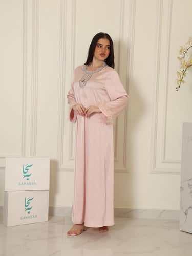 جلابية وردي - رمادي بالريش