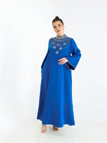 جلابية كريب نيلي بشغل يدوي وأكمام واسعة