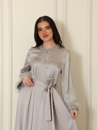 جلابية وردي - رمادي بالريش