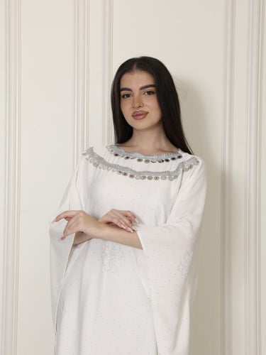 جلابية فراشه بيضاء