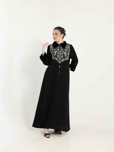 جلابية سوداء بتطريز ترتر