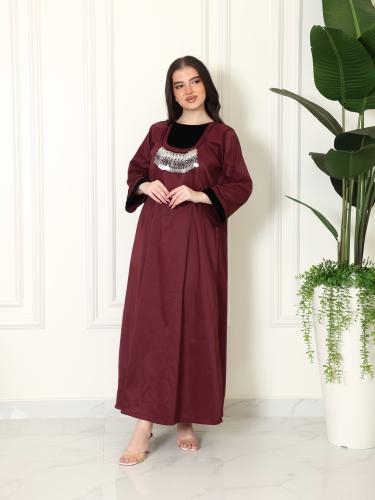 جلابيه عنابي بطابع شرقي فاخر