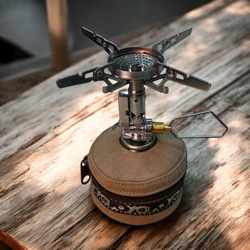 حقيبة Tokyo Koch Kult باغراضها