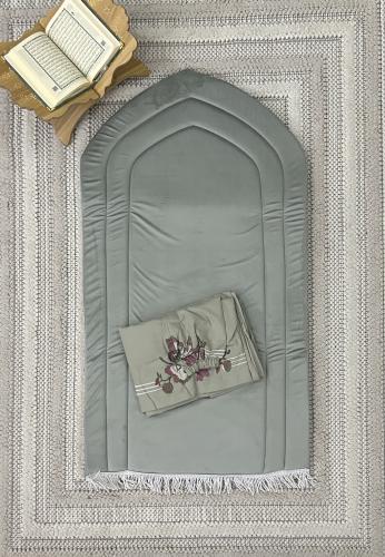 طقم سجادة وشرشف صلاة اخضر