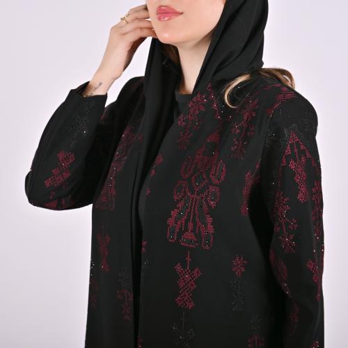 عباية لف باللون الأسود العميق بتصميم راقٍ بنقشة با...