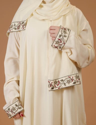 طقم سجادة و ثوب صلاة مطرز