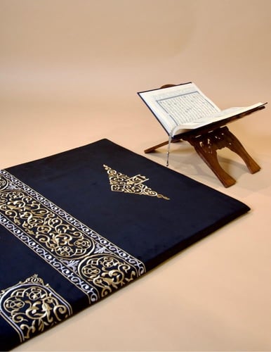 سجادة كسوة الكعبة الطبيه المطرزه